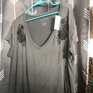 American Eagle V Neck tee with embroidery! NWT